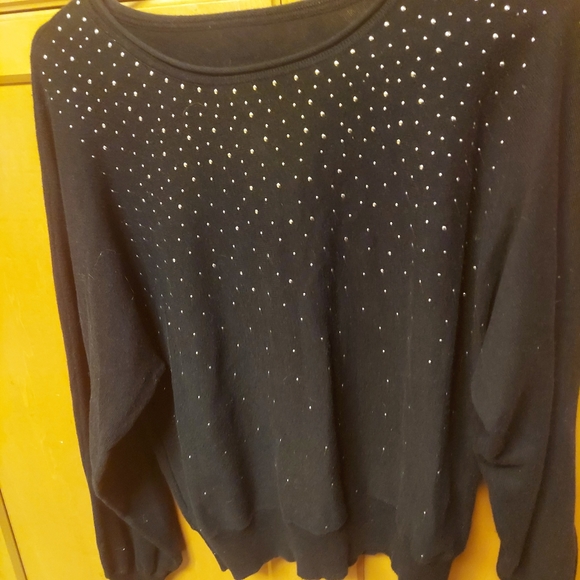 Black top tiny gold studs on entire front. Office to date boho top large - Picture 2 of 4